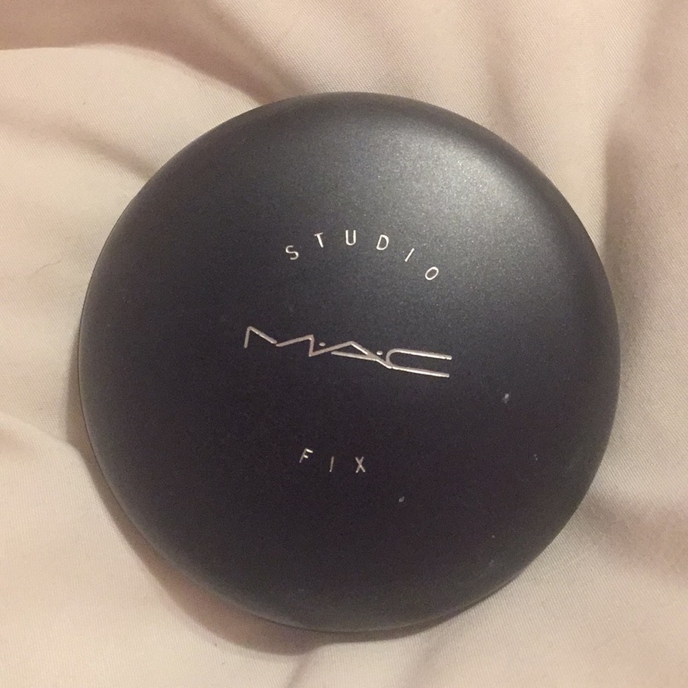 Mac Studio Fix Foundation in NW30